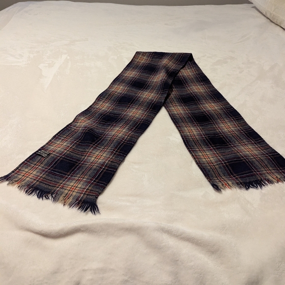 - 100% Wool Tartan scarf. Made by Scott the Kiltmaker of Aberdeen. - Picture 3 of 6